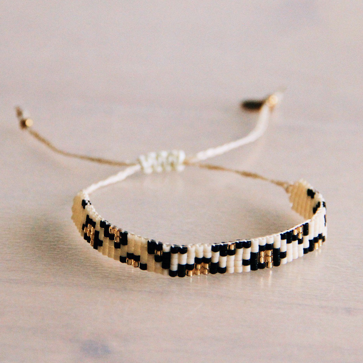 SS104: Weaving bracelet leopard