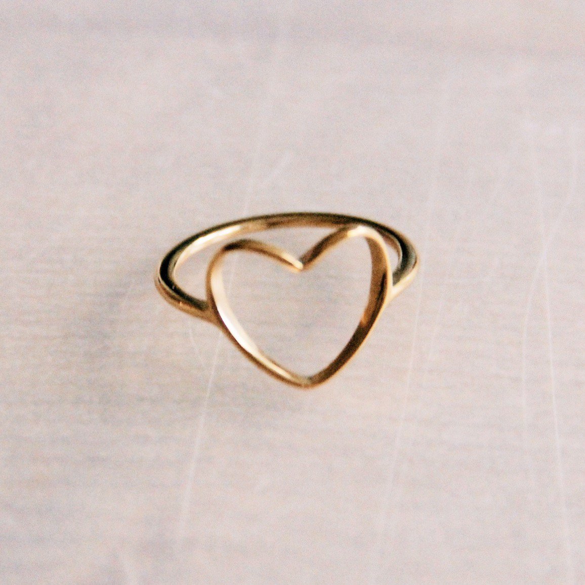 Steel ring with open heart - gold - R627