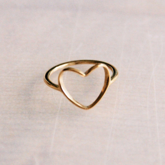 Steel ring with open heart - gold - R627